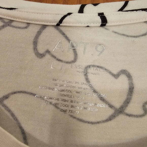Apt.9 Essential Crewneck Tee Womens Large White Black Heart Print NWT - Picture 3 of 7